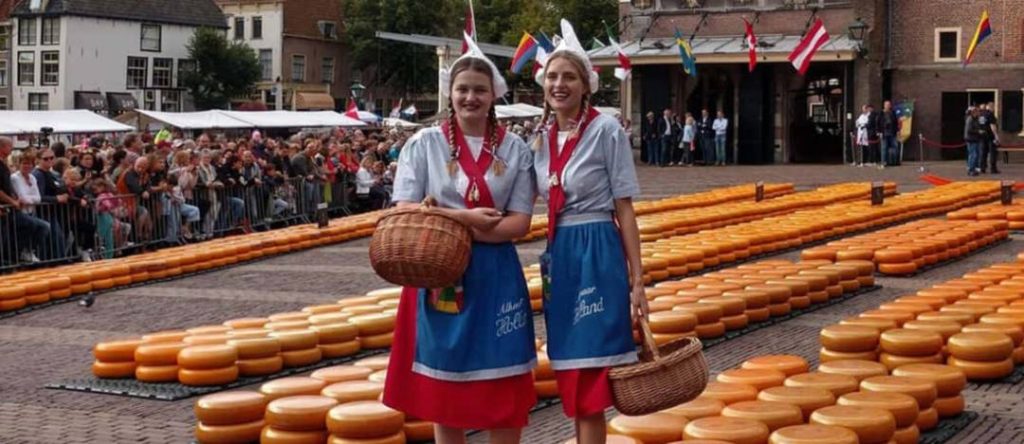 جشنواره پنیر- آداب و رسوم عجیب در جهان