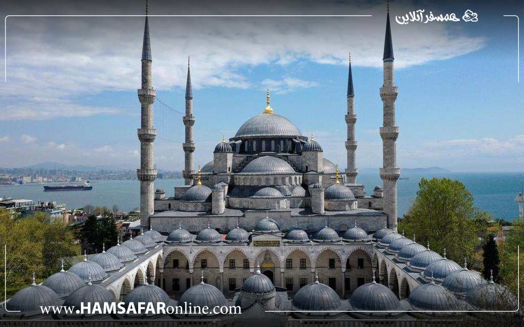 مسجد سلطان احمد یا مسجد آبی از مکان های دیدنی در استانبول گردی در پاییز